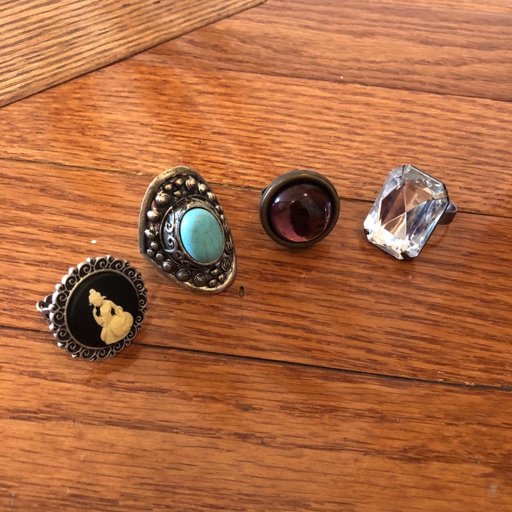 Lot of 4 rings